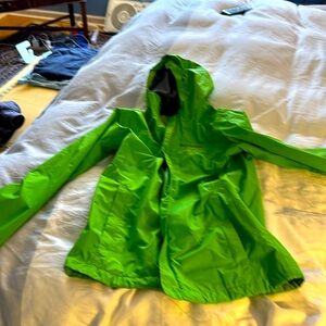 Green Columbia rain coat for kids. Excellent condition